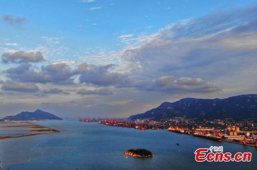 A beautiful sunset in Lianyungang City, Jiangsu Province, Sept. 10, 2018. (Photo: China News Service/Yang Bo)
