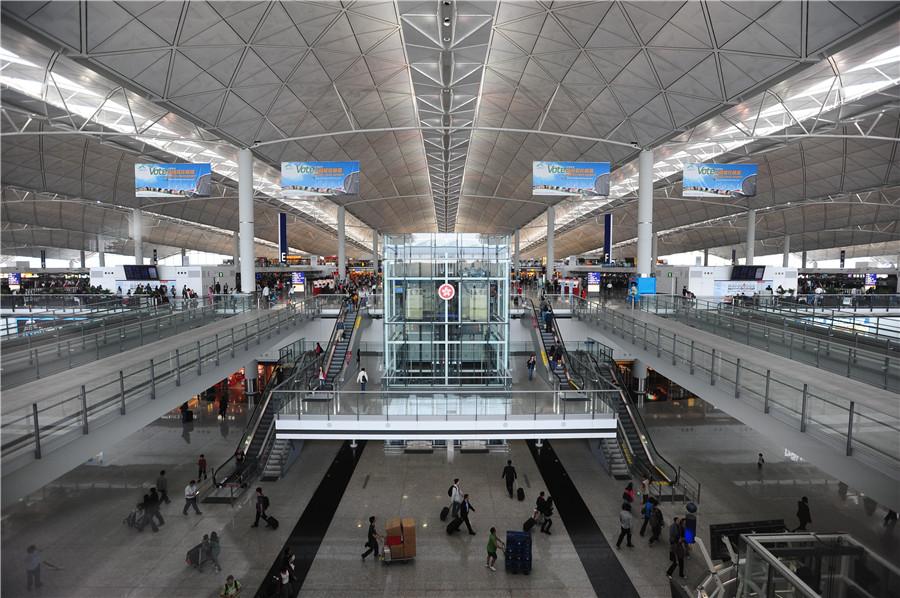 Hong Kong International Airport Terminal 1. PHOTO PROVIDED TO CHINA DAILY
There is considerable duplication of air services in Hong Kong and Guangzhou. Some 68 percent of Hong Kong airport\'s direct routes are also served by the Guangzhou facility.

The number of Asian airlines operating from both Hong Kong and Guangzhou increased from 18 in 2006 to 34 in 2016. The number of European airlines operating from both airports rose from four to seven over the 10 years.

Law Cheung-kwok, from the Chinese University of Hong Kong, who is director of policy at the Aviation Policy and Research Center, said another challenge facing Hong Kong airport it that it has nearly reached passenger capacity.

Before the third runway is completed in 2024, the airport\'s Pearl River Delta passenger volume will have dropped by 20 percent. And with the operation of a series of infrastructure projects, such as the Hong Kong-Zhuhai-Macao Bridge and the high-speed rail system connecting Guangzhou and Hong Kong, this reduced passenger volume will flow to other Bay Area airports, Law said.

But he is positive about the development of Chek Lap Kok, as both it and Guangzhou Baiyun have different market orientations, and these will remain for a long time.