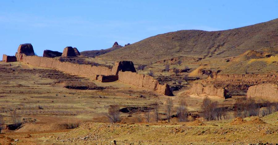 The relics of Great Wall of Datong. (Photo by Li Yi and Han Jianjun/for chinadaily.com.cn)