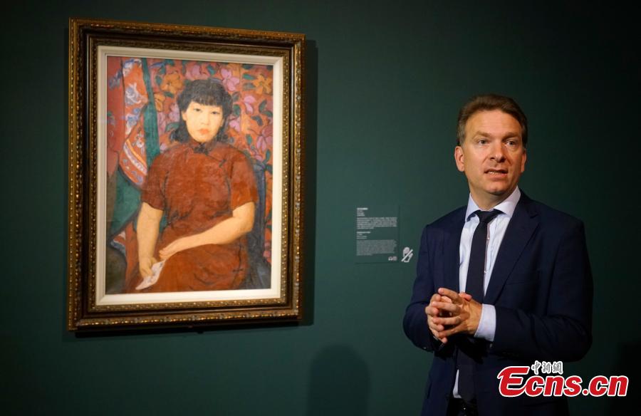 Eric Lefebvre, curator, talks about the Song of Spring: Pan Yu-Lin in Paris exhibition at the Chantal Miller Gallery, Asia Society Hong Kong Center, Sept. 11, 2018. Born of humble origins, Pan (1895- 1977) became one of the first Chinese students to study fine arts in France. With over sixty works of portraiture, nude, landscape, dance figure painting, and sculpture, this exhibition explores Pan’s second period in Paris, highlighting her artistic range and distinguished style that combines eastern and western sensibilities, according to the organizer. (Photo: China News Service/Zhang Wei)
