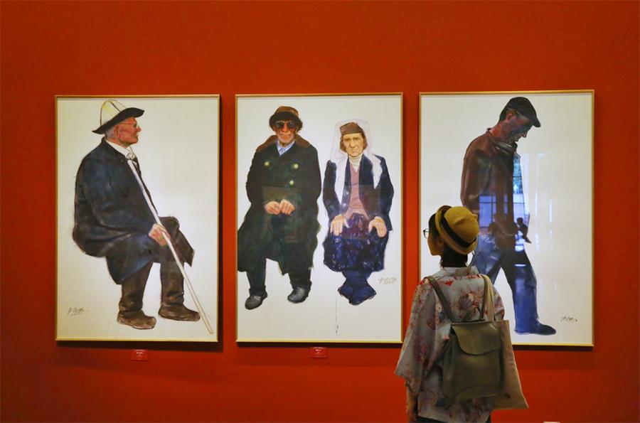 Chen Jian\'s current exhibition at the National Art Museum of China, Spirit of Simplicity, showcases dozens of his paintings, including those he did while visiting areas inhabited by the ethnic Tajik people in the Xinjiang Uygur autonomous region. (Photo by Jiang Dong/China Daily)