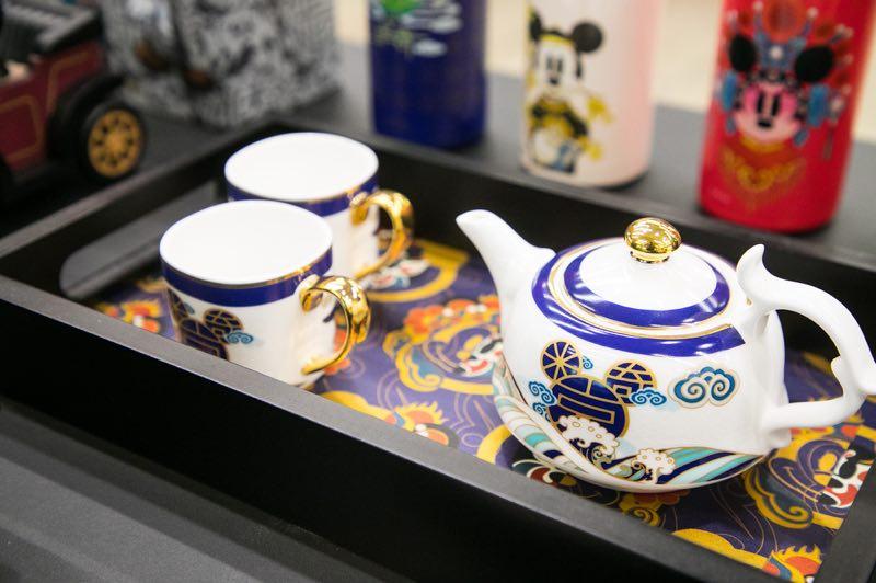 A Mickey Mouse teapot and cups set are stylized with a Chinese design.  (Photo provided to chinadaily.com.cn)