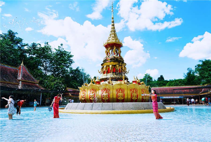 A view of Mengle Buddhist Temple in Xishuangbanna, Yunnan Province.  (Photo provided to chinadaily.com.cn)