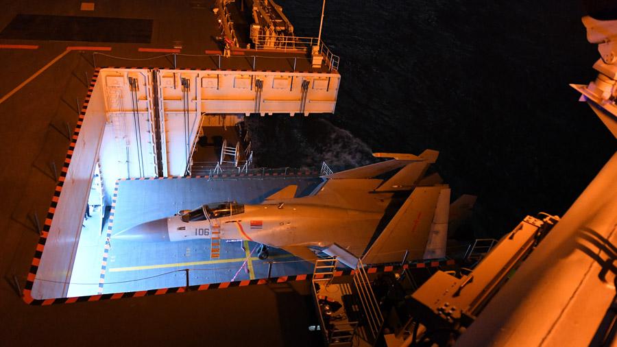 A J-15 fighter jet in training. (Photo provided to chinadaily.com.cn)