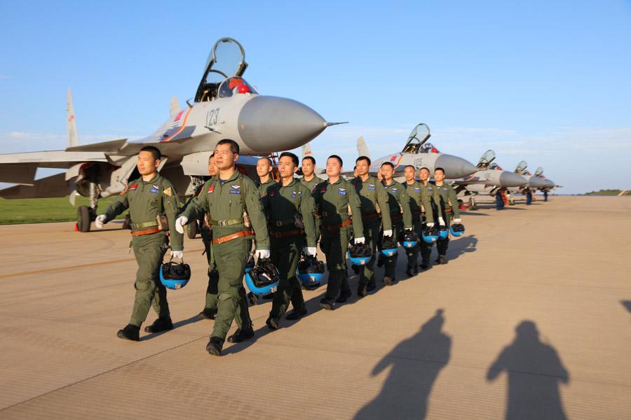 Pilots of J-15 fighter jets in training. (Photo provided to chinadaily.com.cn)