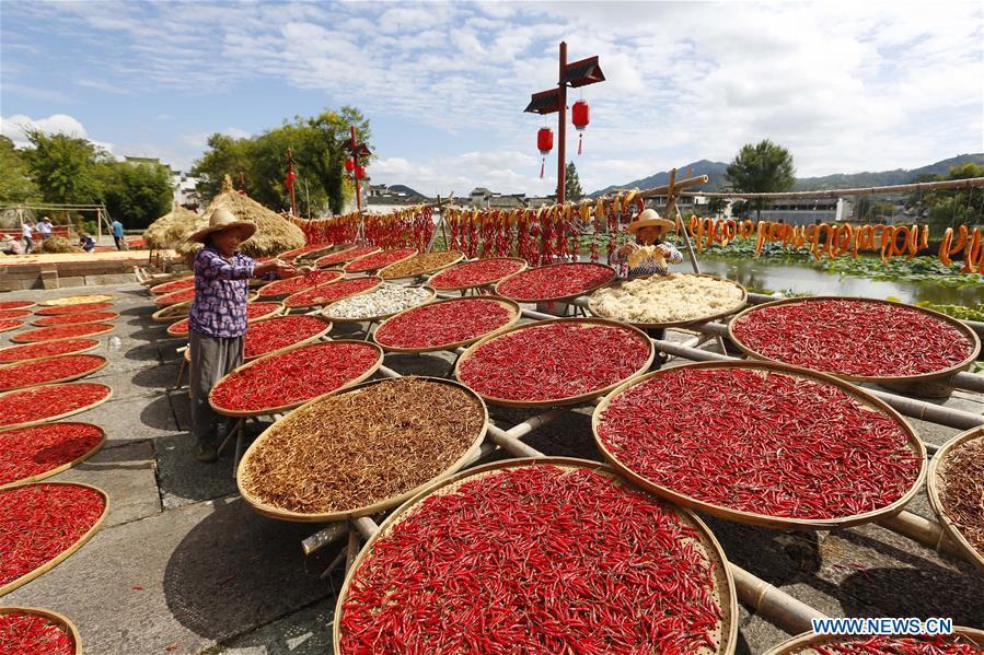 Villagers air crops at Chengkan Ancient Village in the city of Huangshan, east China\'s Anhui Province, on Sept. 12, 2018. (Xinhua/Shi Yalei)