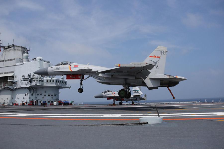 A J-15 fighter jet in training. (Photo provided to chinadaily.com.cn)