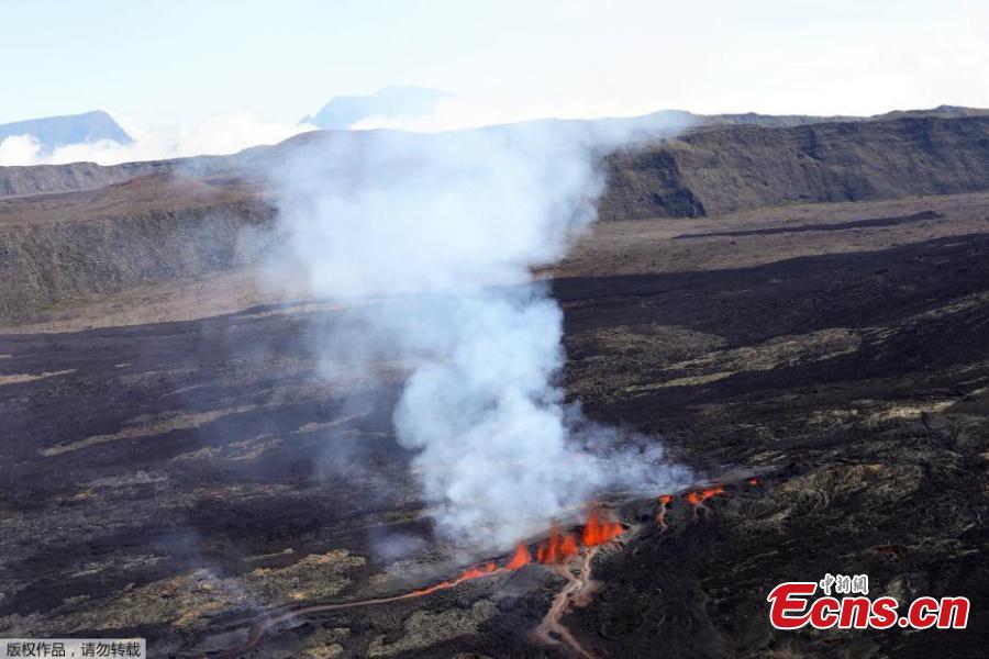 Dramatic pictures show lava and steam spewing from a volcano on the Indian Ocean island of Reunion on Sept. 15, 2018, according to the Piton de la Fournaise volcano observatory (OVPF). (Photo/Agencies)