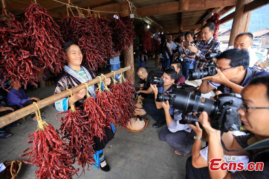 A pepper contest is held at a Miao village in Rongshui Miao Autonomous County, Southwest China’s Guangxi Zhuang Autonomous Region, Sept. 16, 2018. More than 40 Miao women brought their own peppers to participate in the contest to select the best one. Pepper planting has become an important industry for poverty alleviation in the village. (Photo: China News Service/Shi Feng)