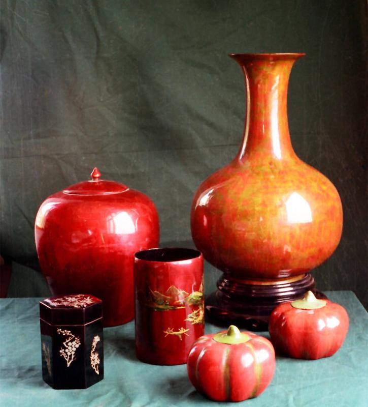 Lacquerware made in Dafang county, Guizhou Province has been known for its beauty. They are often moulded on a base of horse or buffalo skin, shaped after dipping in water, then dried over fire. This art form has been existed for over 600 years. (Photo/China Daily)