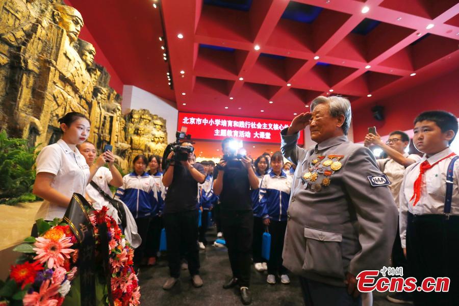 The 94-year-old New Fourth Army veteran Jiao Runkun salutes to martyrs at the Museum of the War of Chinese People\'s Resistance Against Japanese Aggression in Beijing, Sept. 18, 2018. On September 18, 1931, the Japanese Kwantung Army stationed in northeast China destroyed a section of the railway near Liutiaohu and then falsely accused the Chinese military of causing the explosion. Using this as a pretext, the Japanese then bombarded Shenyang and began invasion of northeast China. (Photo: China News Service/Fu Tian)