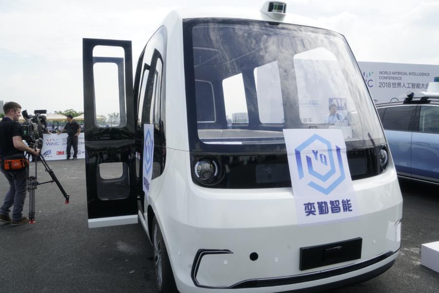 Automated driving vehicles are displayed in the AI Park Interactive Displays section during the World Artificial Intelligence Conference 2018 in Shanghai on Sept 18. The types of vehicles on show include sedans, buses, sanitation trucks and delivery vehicles. (Photo provided to chinadaily.com.cn)