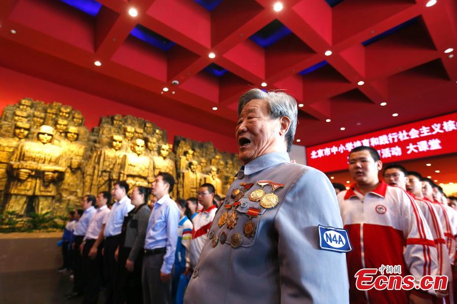 The 94-year-old New Fourth Army veteran Jiao Runkun salutes to martyrs at the Museum of the War of Chinese People\'s Resistance Against Japanese Aggression in Beijing, Sept. 18, 2018. On September 18, 1931, the Japanese Kwantung Army stationed in northeast China destroyed a section of the railway near Liutiaohu and then falsely accused the Chinese military of causing the explosion. Using this as a pretext, the Japanese then bombarded Shenyang and began invasion of northeast China. (Photo: China News Service/Fu Tian)