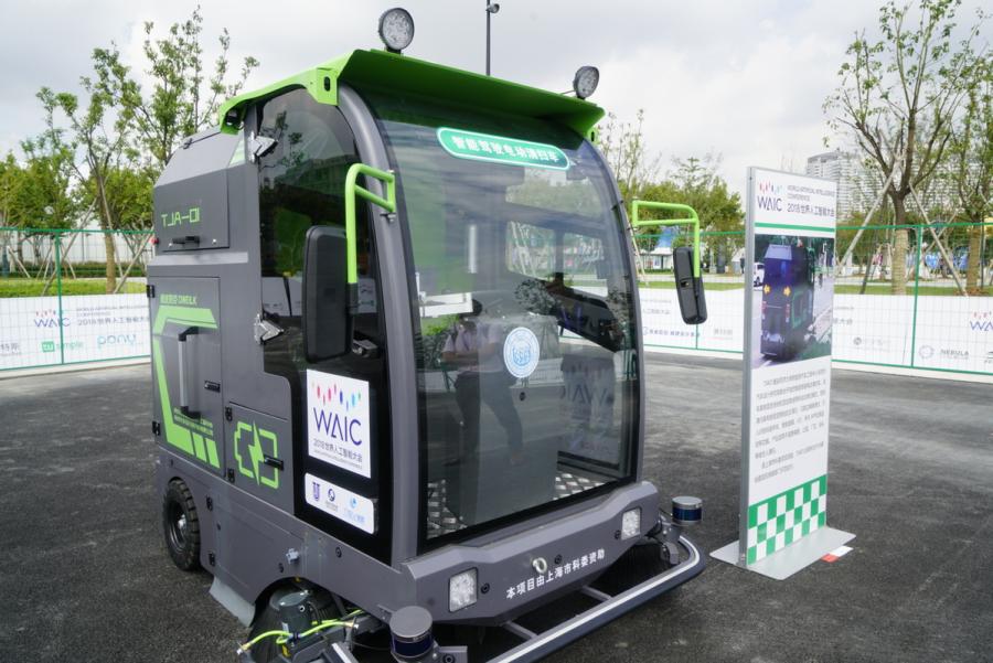Automated driving vehicles are displayed in the AI Park Interactive Displays section during the World Artificial Intelligence Conference 2018 in Shanghai on Sept 18. The types of vehicles on show include sedans, buses, sanitation trucks and delivery vehicles. (Photo provided to chinadaily.com.cn)