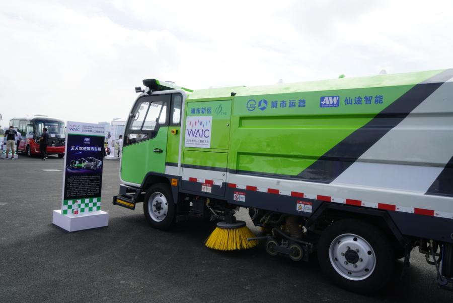 Automated driving vehicles are displayed in the AI Park Interactive Displays section during the World Artificial Intelligence Conference 2018 in Shanghai on Sept 18. The types of vehicles on show include sedans, buses, sanitation trucks and delivery vehicles. (Photo provided to chinadaily.com.cn)