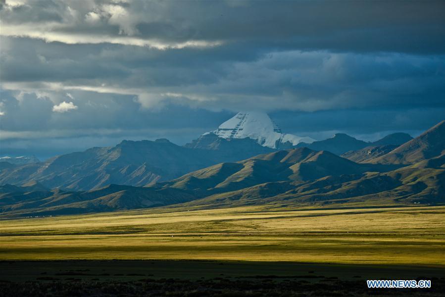 Photo taken on Sept. 11, 2018 shows a view of 6,656-meter-high Mount Kangrinboqe, main peak of the Gangdise Range, in Pulan County of Ali Prefecture, southwest China\'s Tibet Autonomous Region. (Xinhua/Purbu Zhaxi)