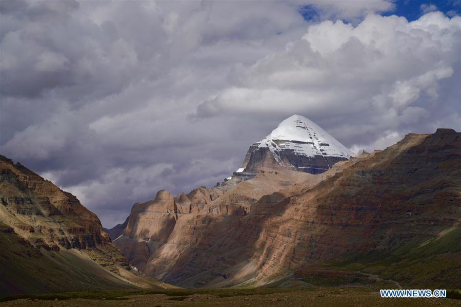 Photo taken on Sept. 9, 2018 shows a view of 6,656-meter-high Mount Kangrinboqe, main peak of the Gangdise Range, in Pulan County of Ali Prefecture, southwest China\'s Tibet Autonomous Region. (Xinhua/Purbu Zhaxi)