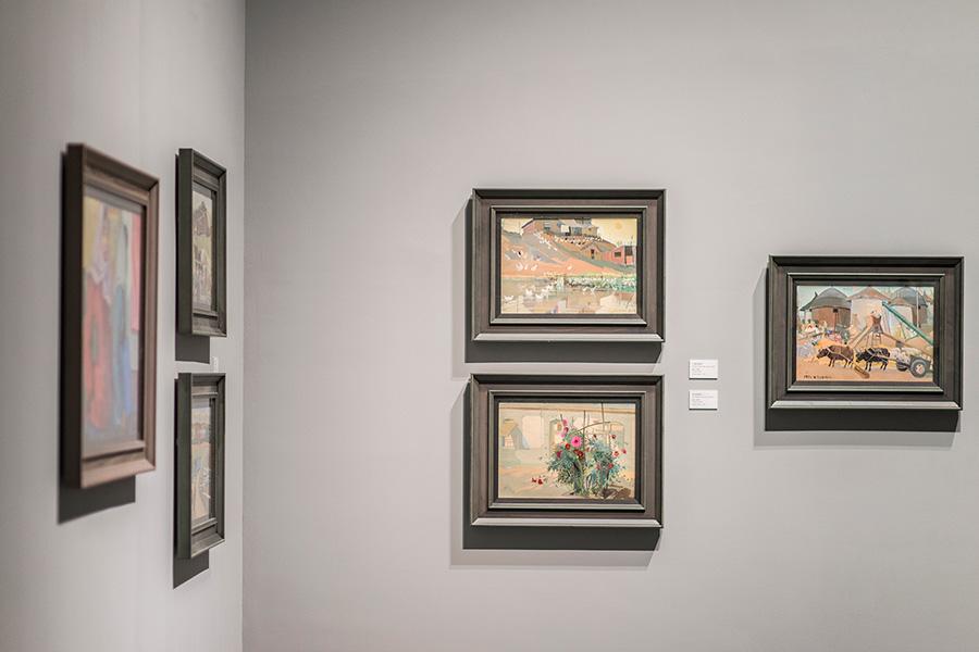 The exhibition, which runs until Oct. 7, is titled Glory and displays more than 120 of Yuan\'s paintings, including the donated piece, marking his devotion to China\'s decorative art. (Photo provided to China Daily)