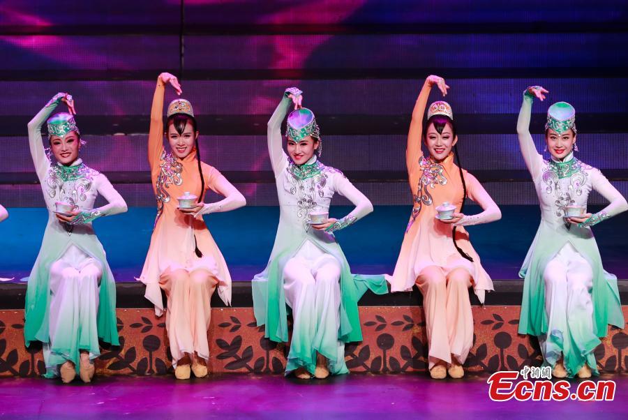 Dancers perform at an evening gala to celebrate the 60th anniversary of the founding of the Ningxia Hui autonomous region in Yinchuan on Sept 19, 2018. (Photo: China News Service/ Du Yang)