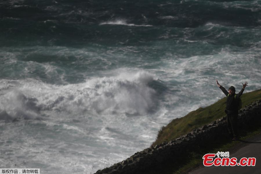 A man looks out at rough sea from Slea Head during Storm Ali in Coumeenoole, Ireland, Sept. 19, 2018. A woman died on Wednesday when high winds blew her caravan off a cliff in the Irish Republic and a man died in Northern Ireland as Storm Ali grounded flights and left over 200,000 people across the island without electricity. (Photo/Agencies)