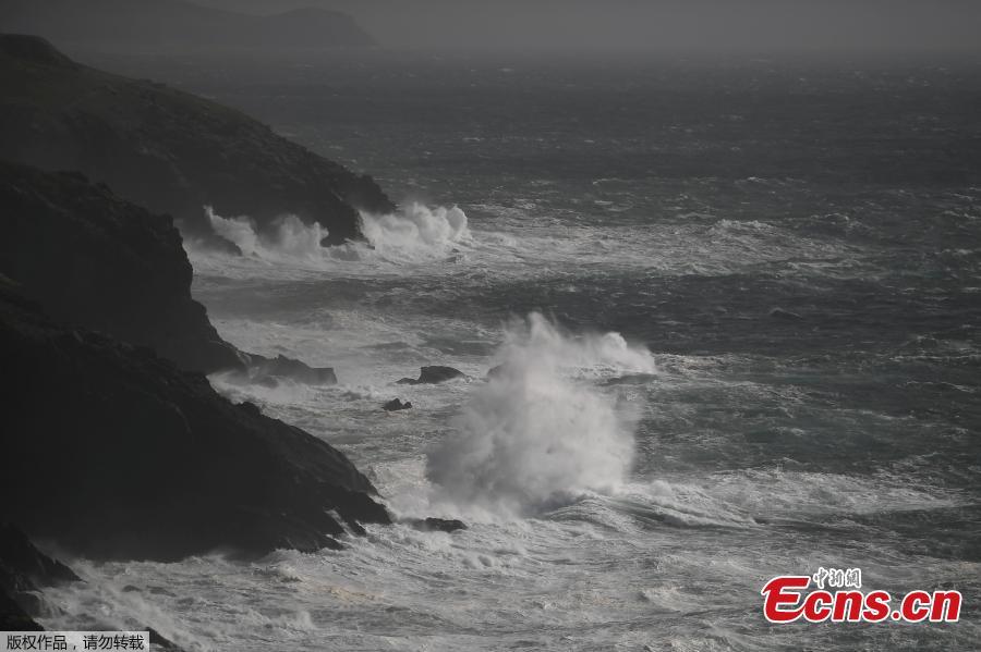 Rough seas are seen from Slea Head during Storm Ali in Coumeenoole, Ireland, Sept. 19, 2018. A woman died on Wednesday when high winds blew her caravan off a cliff in the Irish Republic and a man died in Northern Ireland as Storm Ali grounded flights and left over 200,000 people across the island without electricity. (Photo/Agencies)