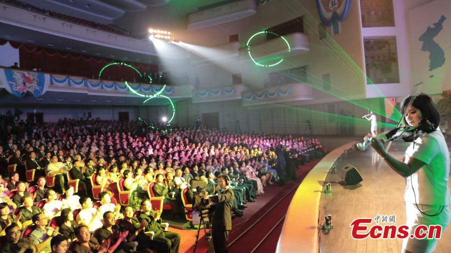 An artist group of the Democratic People\'s Republic of Korea performs at Pyongyang Grand Theatre in Pyongyang, Sept. 18, 2018. (Photo provided to China News Service)