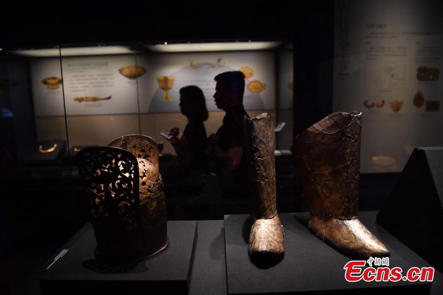 Goldware on display at an exhibition in Chengdu City, Southwest China’s Sichuan Province, Sept. 20, 2018. As the country’s largest such exhibition, it showcased gold relics from before the 14th century excavated in China. The displays included more than 850 pieces (in 350 sets) of fine goldware from 19 provinces, autonomous regions, municipalities as well as 40 archaeological and cultural institutions. (Photo: China News Service/Zhang Lang)