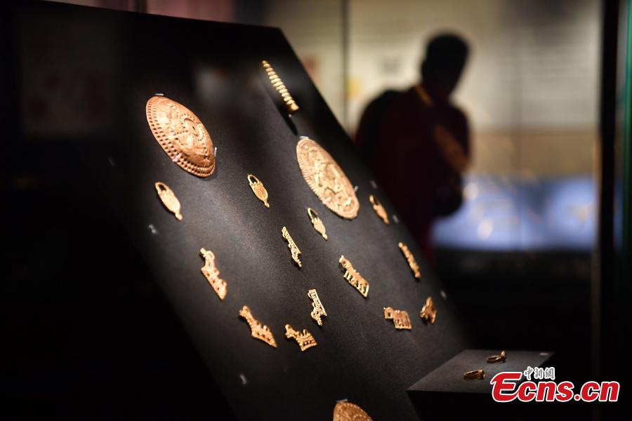 Goldware on display at an exhibition in Chengdu City, Southwest China’s Sichuan Province, Sept. 20, 2018. As the country’s largest such exhibition, it showcased gold relics from before the 14th century excavated in China. The displays included more than 850 pieces (in 350 sets) of fine goldware from 19 provinces, autonomous regions, municipalities as well as 40 archaeological and cultural institutions. (Photo: China News Service/Zhang Lang)