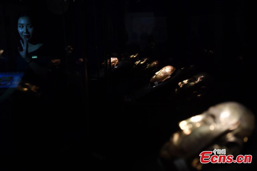 Goldware on display at an exhibition in Chengdu City, Southwest China’s Sichuan Province, Sept. 20, 2018. As the country’s largest such exhibition, it showcased gold relics from before the 14th century excavated in China. The displays included more than 850 pieces (in 350 sets) of fine goldware from 19 provinces, autonomous regions, municipalities as well as 40 archaeological and cultural institutions. (Photo: China News Service/Zhang Lang)