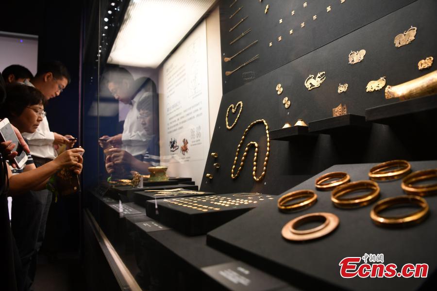 Goldware on display at an exhibition in Chengdu City, Southwest China’s Sichuan Province, Sept. 20, 2018. As the country’s largest such exhibition, it showcased gold relics from before the 14th century excavated in China. The displays included more than 850 pieces (in 350 sets) of fine goldware from 19 provinces, autonomous regions, municipalities as well as 40 archaeological and cultural institutions. (Photo: China News Service/Zhang Lang)