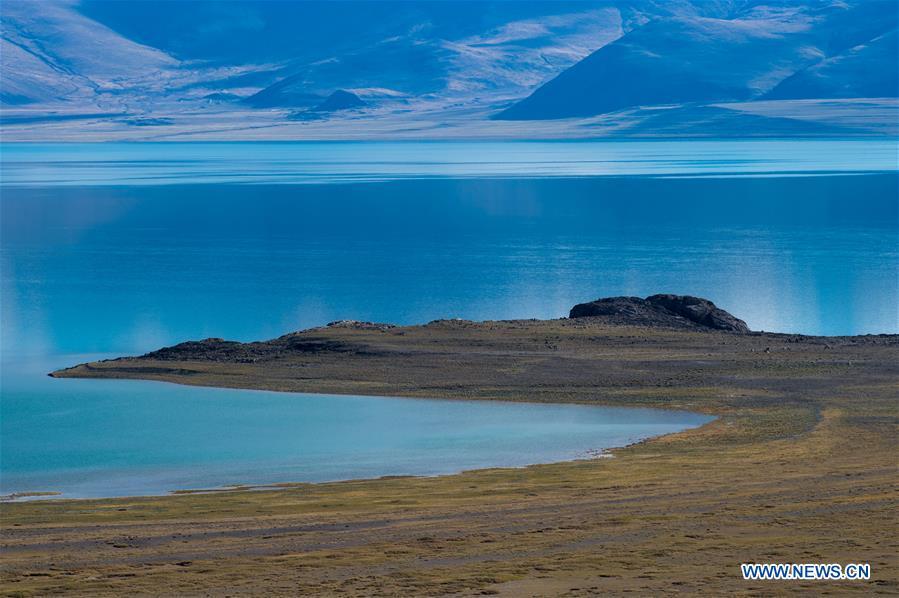 Photo taken on Sept. 20, 2018 shows the scenery of the Zhari Namco Lake in Ali, southwest China\'s Tibet Autonomous Region. (Xinhua/Dainzin Nyima Choktrul)