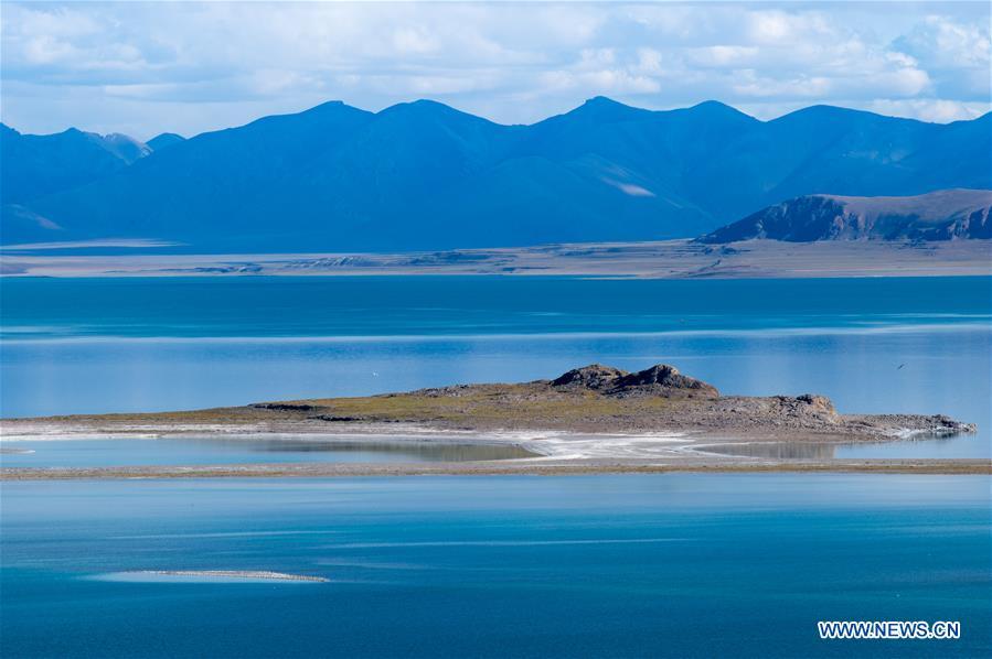 Photo taken on Sept. 20, 2018 shows the scenery of the Zhari Namco Lake in Ali, southwest China\'s Tibet Autonomous Region. (Xinhua/Dainzin Nyima Choktrul)