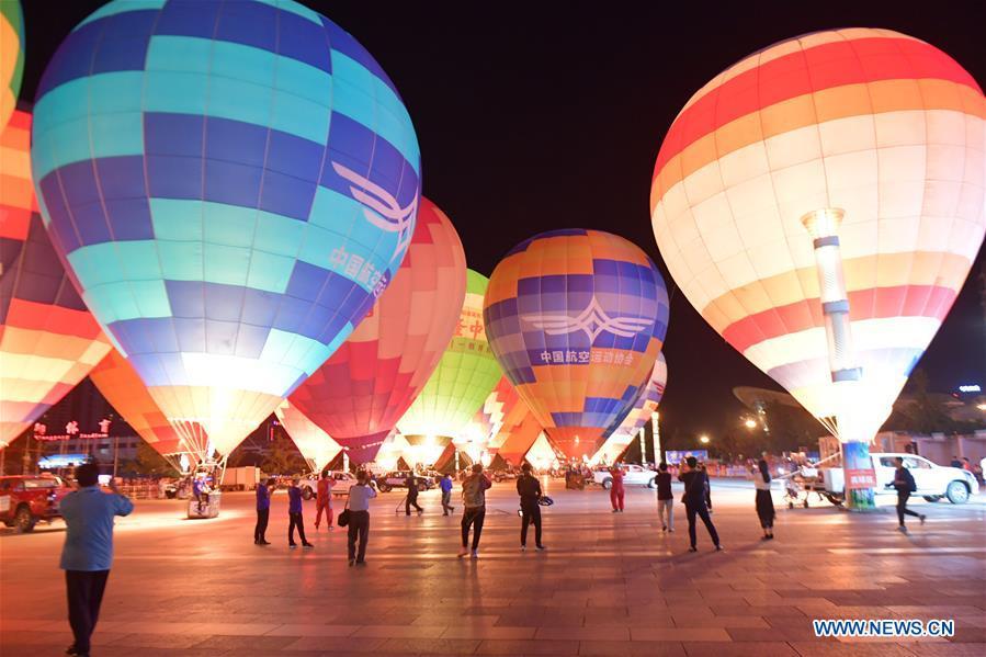 Hot air balloons are seen during a balloon festival at the Zhuge Liang Square in Xiangyang City, central China\'s Hubei Province, Sept. 22, 2018. A total of 33 delegations attended the festival, organized by the Chinese Balloon Club League. (Xinhua/An Fubin)
