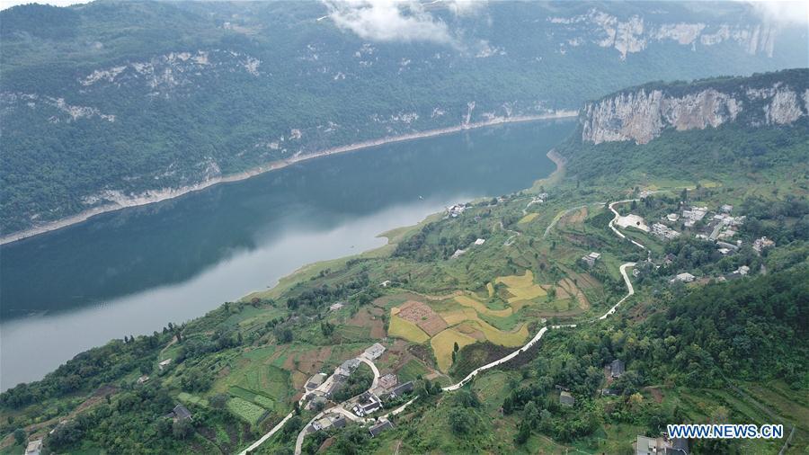 Aerial photo taken on Sept. 22, 2018 shows a view of the Wujiang River in Houshan Town of Jinsha County, southwest China\'s Guizhou Province. (Xinhua/Ou Dongqu)