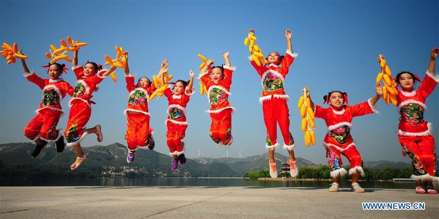 Girls perform in an activity marking China\'s first Farmers\' Harvest Festival in Zibo, east China\'s Shandong Province, Sept. 23, 2018. People across China hold various activities to celebrate the country\'s first Farmers\' Harvest Festival, which falls on Sept. 23 this year. (Xinhua/Liu Bingyou)