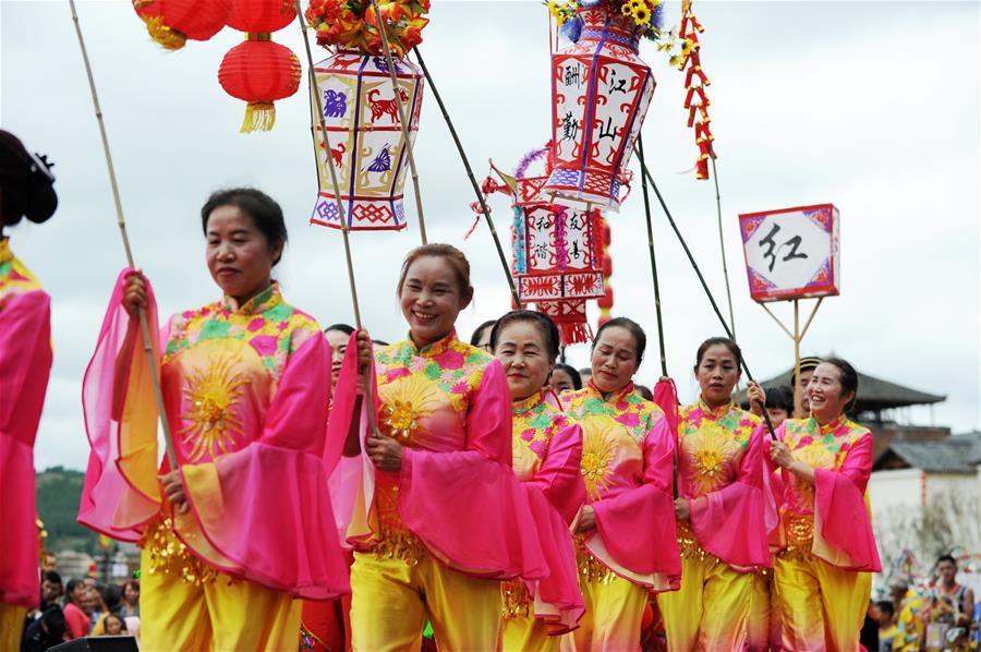 Villagers perform a lantern dance to celebrate China\'s first Farmers\' Harvest Festival in Majiazhai Village of Shuiwei Township in Cengong County, southwest China\'s Guizhou Province, Sept. 23, 2018. People across China hold various activities to celebrate the country\'s first Farmers\' Harvest Festival, which falls on Sept. 23 this year. (Xinhua/Yang Wenbin)