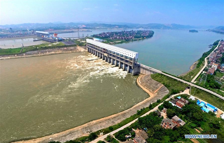 Aerial photo taken on January 2, 2017 shows the view of the Changzhou water control project on the Xijiang River, in Wuzhou, south China\'s Guangxi Zhuang Autonomous Region. Xijiang River is an important trade route in southwest China. (Xinhua/Zhou Hua)