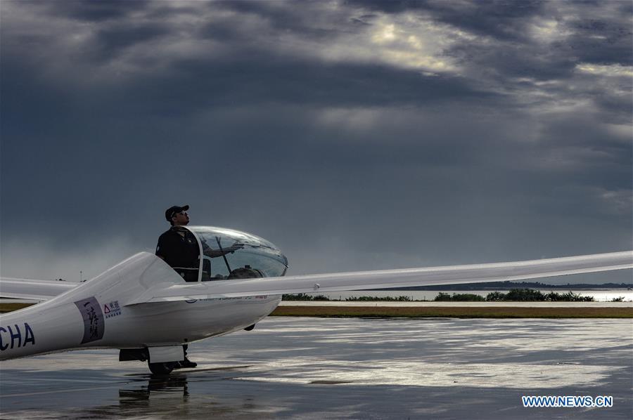 An aerobatic pilot waits for tower instructions at an aircraft before his performance for Aviclub Flight Carnival 2018 in Jingmen, central China\'s Hubei Province, Sept. 21, 2018. Aerobatic teams from the United States, Turkey, Australia, and New Zealand participated in the three-day event which kicked off here on Friday. (Xinhua/Yang Guang)