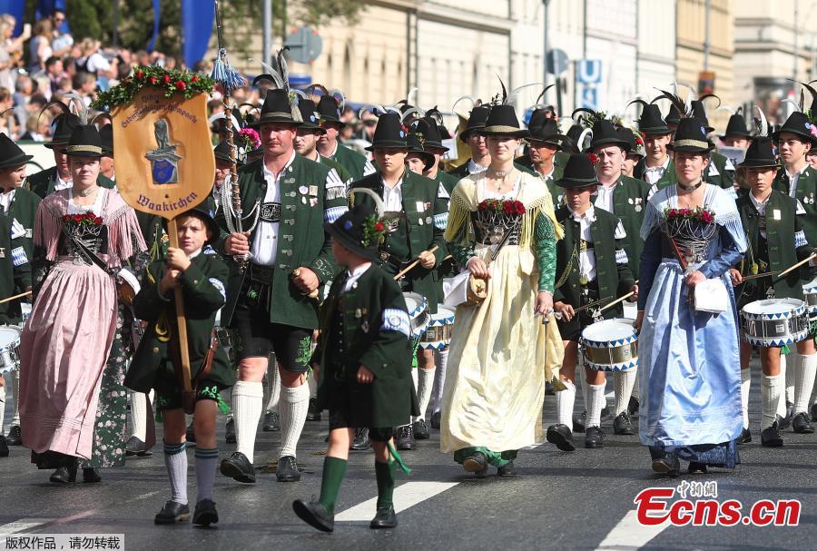 Participants from the Oktoberfest parade are seen during Oktoberfest in Munich, Germany. Thousands of visitors, many of them dressed in traditional lederhosen or dirndl corseted dresses, descended on Munich on Saturday for the start of the annual Oktoberfest, the world’s largest beer festival. Oktoberfest is the world\'s largest beer celebration and typically draws over six million visitors over its three-week run. Oktoberfest includes massive beer tents, each run by a different Bavarian brewer, as well as amusement rides and activities. (Photo/Agencies)
