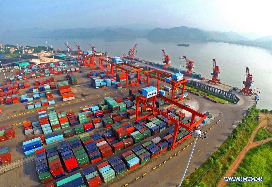 Aerial photo taken on January 1, 2017 shows the view of Chishuigang port along the Xijiang River in Wuzhou, south China\'s Guangxi Zhuang Autonomous Region. Xijiang River is an important trade route in southwest China. (Xinhua/Zhou Hua)