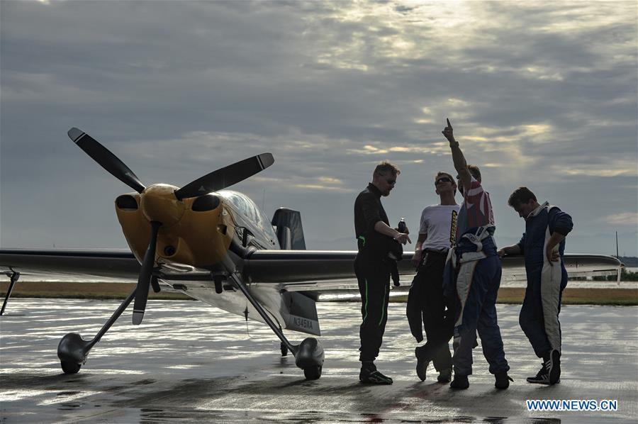 Aerobatic pilots chat during Aviclub Flight Carnival 2018 in Jingmen, central China\'s Hubei Province, Sept. 21, 2018. Aerobatic teams from the United States, Turkey, Australia, and New Zealand participated in the three-day event which kicked off here on Friday. (Xinhua/Yang Guang)
