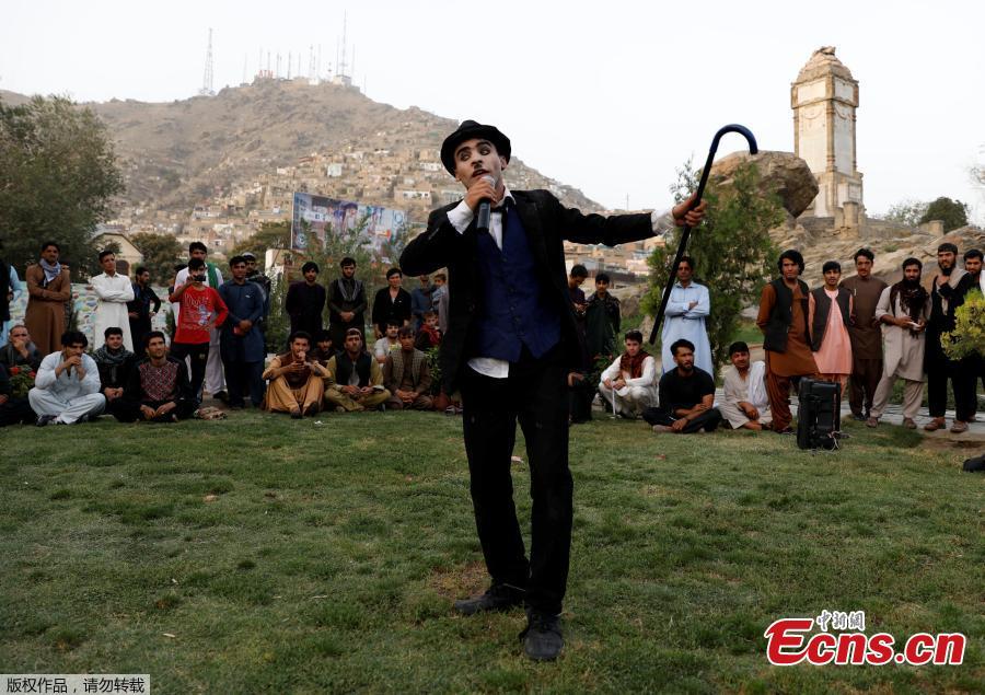 Afghanistan\'s Charlie Chaplin, Karim Asir, 25, performs in a school in Kabul Zoo, Afghanistan, Sept. 4, 2018. Karim Asir says he has witnessed suicide attacks, explosions and threats from hardline Islamic militant groups, but is determined to waddle and bumble to fulfill the primary goal of his life. (Photo/Agencies)