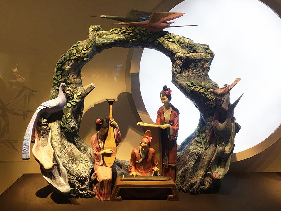Huan Niang by Zhang Chang (Photo/China Daily)

Zhang Chang, a fourth-generation inheritor of Zhang-style clay figurine making, said: \