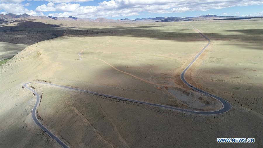 Aerial photo taken on Sept. 10, 2018 shows a view of Zanda highway in Ngari, southwest China\'s Tibet Autonomous Region. The Ngari area has an average altitude of more than 4,000 metres. (Xinhua/Purbu Zhaxi)