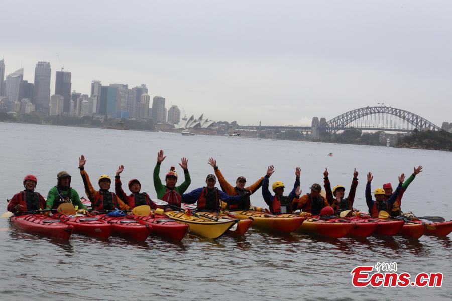 Servicewomen from China and Australia during a joint military training exercise called  Exercise Pandaroo 2018 in Sydney, Australia, Sept. 26, 2018. Ten members from each of the two countries\' armies participated in the training. (Photo: China News Service/Tao Shelan)