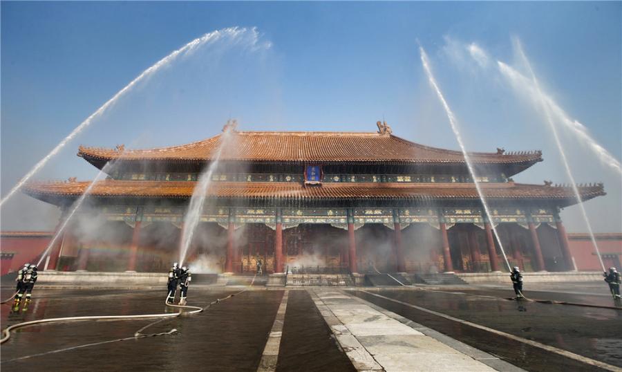 Drills are staged frequently at the Palace Museum in Beijing, where a team is stationed by the east gate to keep watch for fire in turn 24 hours a day. (Photo/CHINA DAILY)

Urgent situations

On Sept. 7, four days after the inferno in Rio, the State Administration of Cultural Heritage issued a notice urging museums nationwide to learn from the Brazilian blaze and improve awareness of protecting their collections.

The notice instructed museums to check their fire alarms, investigate whether their power lines are out of date, assign personnel to supervise fire prevention, and include this work in an overall evaluation system.

Devastating fires at Chinese museums are not common, the most recent major accident being a fire in 1994 at a museum in Jilin city, Northeast China\'s Jilin province. Two lives and thousands of cultural relics were lost.

However, a conference held by the State Administration of Cultural Heritage and the Ministry of Emergency Management on Sept 13 gave little room for optimism.

Liu Yuzhu, director of the administration, said: \