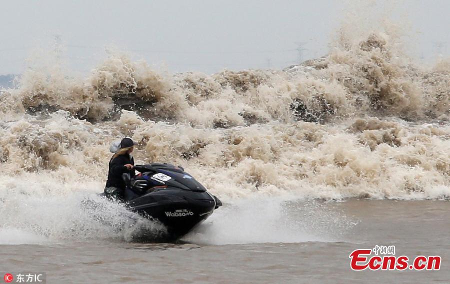 A jet ski on the Qiantang River in Hangzhou City, East China’s Zhejiang Province, Sept. 26, 2018. More than 100 participants from 11 countries including China, Spain, Australia, the United States, South Africa, Brazil, France and Indonesia participated in the surfing competition. The tidal bores on the river have become a popular tourist attraction in China. (Photo/IC)