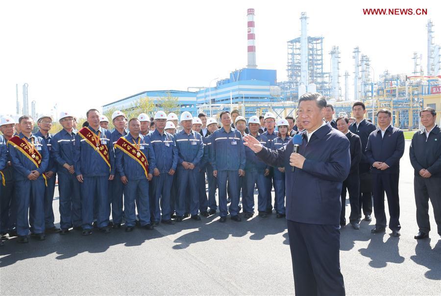 Chinese President Xi Jinping, also general secretary of the Communist Party of China (CPC) Central Committee and chairman of the Central Military Commission, speaks to workers during his visit to China National Petroleum Corporation (CNPC) Liaoyang Petrochemical Company in Liaoyang, northeast China\'s Liaoning Province, Sept. 27, 2018. Xi started an inspection tour in Liaoning on Thursday. (Xinhua/Ju Peng)
