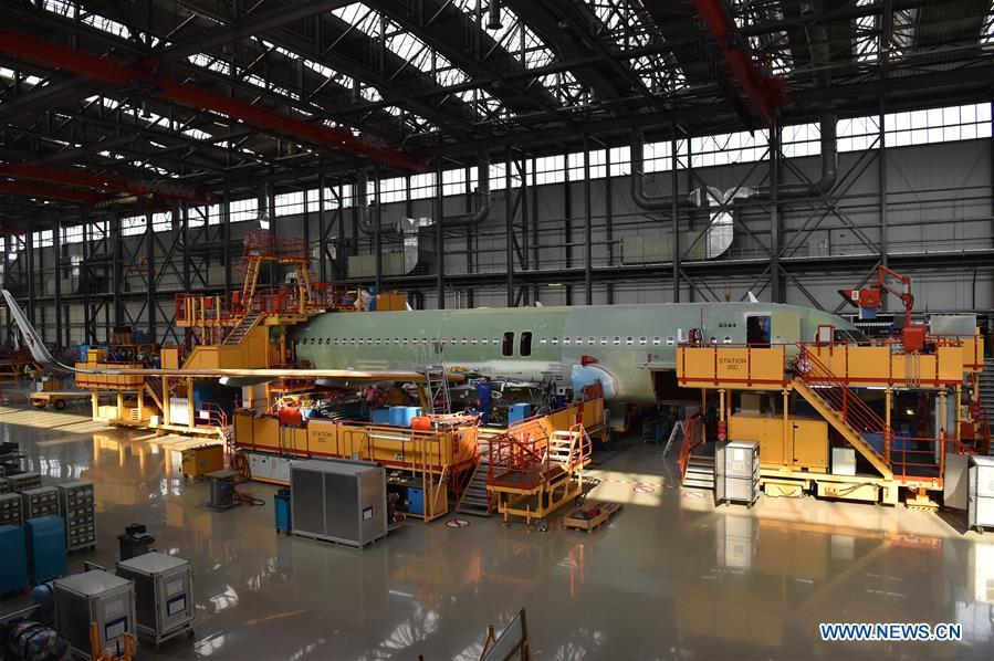 Staff members work at Airbus\' Tianjin final assembly line for the A320-family of jets in north China\'s Tianjin, Sept. 27, 2018. From the time it was established in 2008 until the end of this August, the Tianjin final assembly line assembled and delivered a total of 378 A320s. (Xinhua/Li Ran)