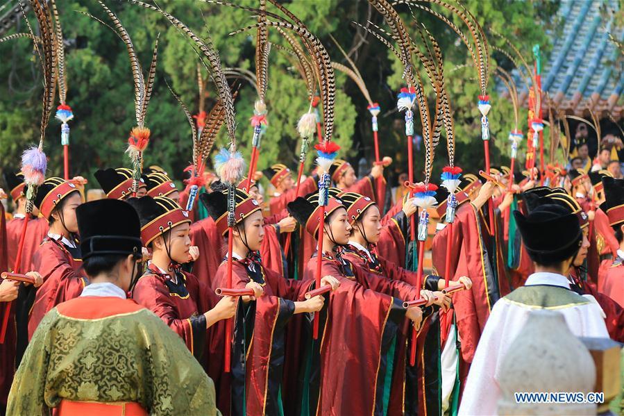 A ceremony is held to mark the 2,569th anniversary of the birth of ancient Chinese sage and educator Confucius at the Confucius Temple in Qufu, hometown of Confucius, in east China\'s Shandong Province, Sept. 28, 2016. Confucius (551-479 B.C.), an educator and philosopher, founded Confucianism, a school of thought that deeply influenced later generations. (Xinhua/Wang Nan)